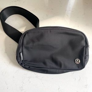Lululemon Everywhere Belt Bag